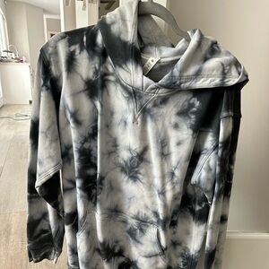 Lululemon sweatshirt size 10